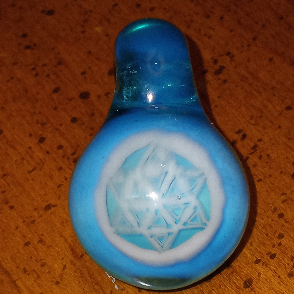 Star Of David Glass Pendant - Picture 4 of 6